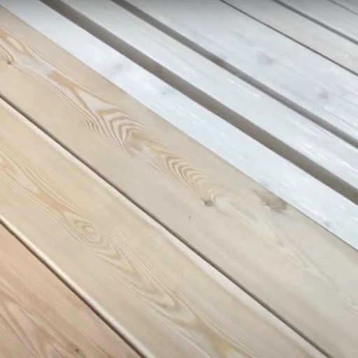 Доска террасная лиственница гладкая 28*120*2500, сорт АВ (0,3м2)